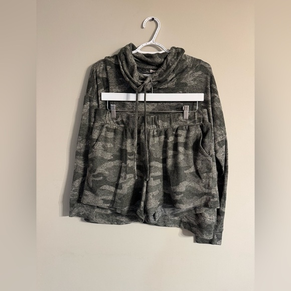 2/$15 Maurice’s Camo Set Short & Cowl Neck - Picture 3 of 10